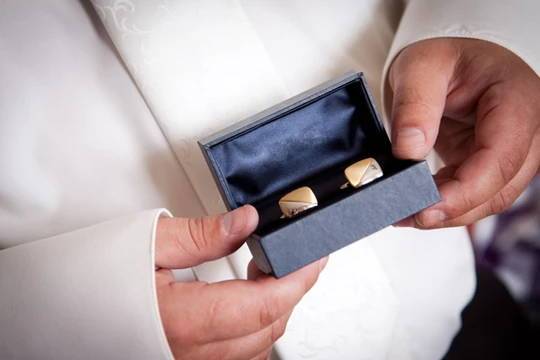 How Do I Find the Best Cufflinks?